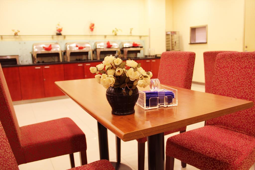 Hanting Express Jinzhou Luoyang Road Central Avenue Екстер'єр фото